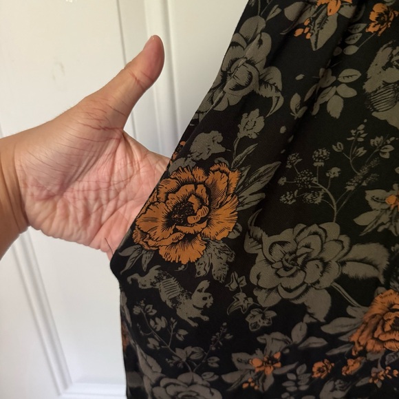 Disturbia black rose floral short sleeve viscose button up belted midi dress - Picture 6 of 9